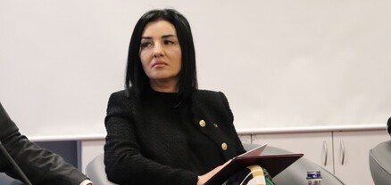 Առանց ամոթ զգալու, խրոխտ ու հպարտ խոսում է Արցախին տրված «աննախադեպ» բյուջեյի մասին․ Մետաքսե Հակոբյան