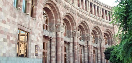 Դուք ինքներդ մի կարգին գոմ շինեք, հետո քննադատեք...