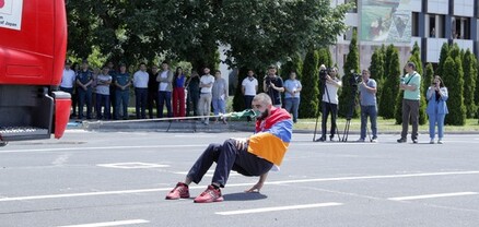 Յուրի Սաքունցը սահմանել է Գինեսի նոր ռեկորդ՝ ատամներով տեղաշարժելով 37,5 տոննա կշռով հրշեջ-փրկարարական 2 մեքենա
