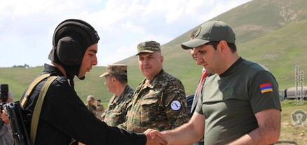 Պապիկյանն այցելել է զինվորական հավաքակայան, զրուցել նորակոչիկների հետ