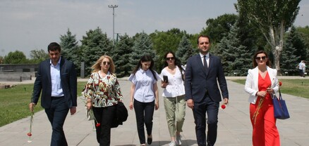 Հույն պատգամավորներն այցելել են Հայոց ցեղասպանության հուշահամալիր