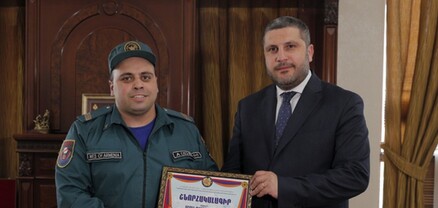 «Դյուցազնագիրք» ասոցիացիայի կողմից ԱԻ նախարար Արմեն Փամբուխչյանին շնորհակալագիր է շնորհվել