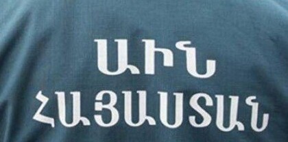 Շերամի փողոցում քամու հետևանքով էլեկտրասյուն է շրջվել