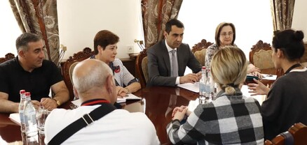 Կարմիր‭ ‬‬խաչի‭ ‬ներկայացուցիչները Գեղարքունիքի մարզպետարանում քննարկել են սահմանամերձ բնակավայրերի սոցիալ-տնտեսական ծրագրերը
