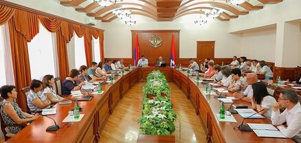Արտակ Բեգլարյանը առողջապահության ռազմավարության նախագիծը քննարկել է բուժհիմնարկների ղեկավար կազմի հետ
