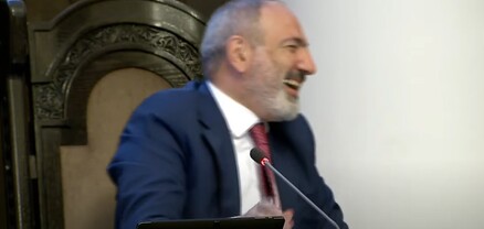 Կառավարության նիստին Փաշինյանը փոխվարչապետի «հումորից» անզուսպ ծիծաղեց