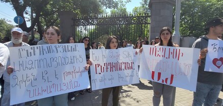 Ընդդիմությանը լիազորություններից զրկե՞լն էլ է Թուրքիայի նախապայմանը․ ակցիայի մասնակիցները պաստառներ են բերել