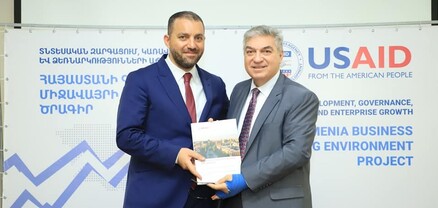 Ջոն Ալլելոն Վահան Քերոբյանին է հանձնել Ներդրումային բարեփոխումների ճանապարհային քարտեզը