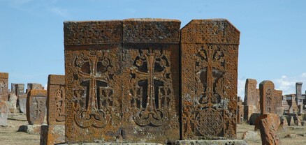 Որտեղի՞ց է ադրբեջանական պրոպագանդան վերցրել «հայերի հնեցրած խաչքարերի» նկարները. հերթական զեղծարարության շուրջ