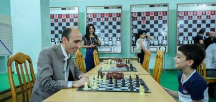 Արտակ Բեգլարյանը մասնակցել է Սամվել Սաֆարյանի հուշամրցաշարի բացմանը և պարտվել 7-ամյա Հակոբին