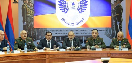 Նիկոլ Փաշինյանը ԶՈւ բարձրագույն սպայակազմին է ներկայացրել ԳՇ նորանշանակ պետին