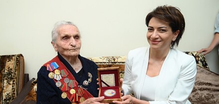 ՀՀ վարչապետի տիկինն այցելել է Քաջարան և տեսակցել 100-ամյա Արշալույս տատին