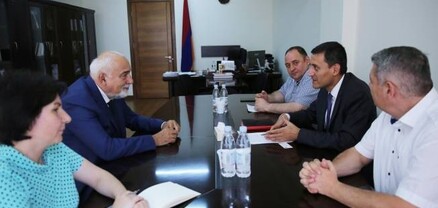 ԿԳՄՍ նախարարությունում հյուրընկալվել է ռումինահայ գրող Վարուժան Ոսկանյանը