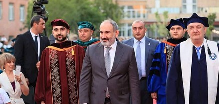 Դիպլոմ չունեցող վարչապետն անձամբ է բաժանում բոլորի դիպլոմները