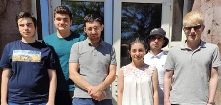 Երեք բրոնզե մեդալ, երկու գովասանագիր ֆիզիկայի միջազգային օլիմպիադայից