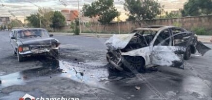 Բախվել են Volkswagen-ն ու BMW-ն, վերջինս վերածվել է մոխրակույտի. կան վիրավորներ. shamshyan.com