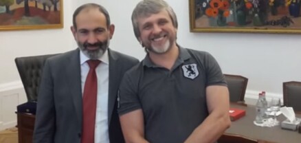 Փաշինյանի սրտի ռուս բլոգերը Հայաստանին մեղադրում էր Ղարաբաղում հանցագործությունների մեջ