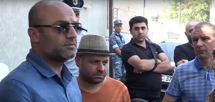 «Փեթակ»-ը շարունակում է փակ մնալ, տնտեսվարողները պահանջում են հստակ օր ասել. Բողոքի ակցիա. Ուղիղ