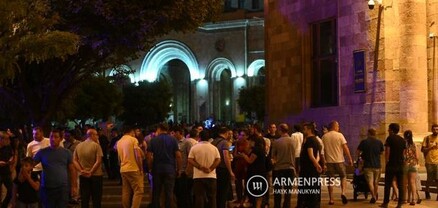 Ի պաշտպանություն Բերձորի, Աղավնոյի և Սուսի՝ Կառավարության շենքի մոտ անցկացվեց բողոքի ակցիա