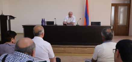 Շիրակի մարզպետարանում քննարկվել են ինքնակամ կառուցված շինությունների քանդման գործընթացի հարցերը