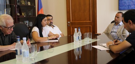 Զարեհ Սինանյանը հանդիպել է սփյուռքահայ բժիշկ Յակոբ Այնթապլեանի և ֆիզիկոս Հակոբ Ագանյանի հետ