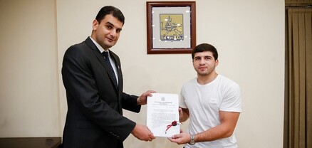 Երևանի քաղաքապետարանը բնակարան է նվիրել ըմբիշ Մալխաս Ամոյանին