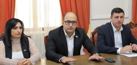 ԱԺ ընդդիմադիրները արցախցի պատգավորների հետ քննարկել են Հայաստանի և Արցախի գլխին կուտակված վտանգները