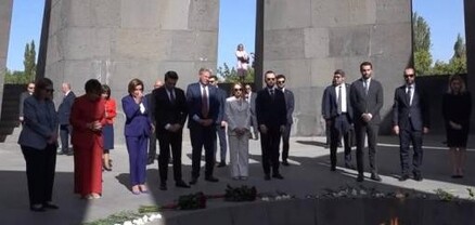 Նենսի Փելոսին այցելել է Ծիծեռնակաբերդի հուշահամալիր