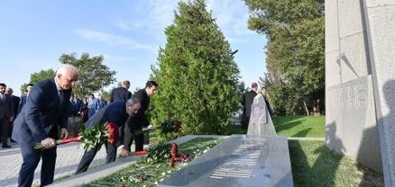 Բարձրաստիճան պաշտոնյաները հարգանքի տուրք են մատուցել «Եռաբլուր» զինվորական պանթեոնում