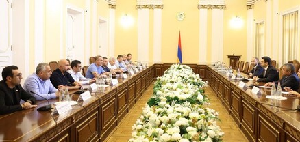 Ալեն Սիմոնյանն ընդունել է Արցախի Ազգային ժողովի պատգամավորների ներկայացուցչական պատվիրակությանը