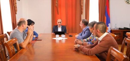 Արցախի պետնախարարը գիտամեթոդական խորհրդի հետ քննարկել է պետական դրամատիկական թատրոնի շենքի վերակառուցման նախագիծը