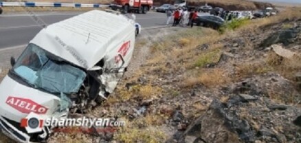 Կցորդիչի վրայից հիդրոմուրճն ընկել, բախվել է Ford Transit-ին ու Toyota-ին, որոնք բախվել են քարերին
