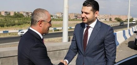 Փոխվարչապետն այցելել է էջմիածին-Արմավիր ճանապարհի շինհրապարակում
