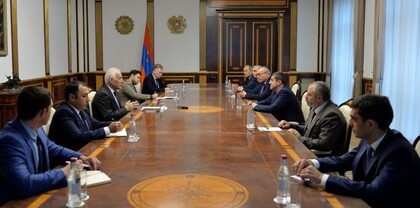 ԱՀ նախագահ Արայիկ Հարությունյանի գլխավորած պատվիրակությունը հանդիպում է ունեցել ՀՀ նախագահի հետ