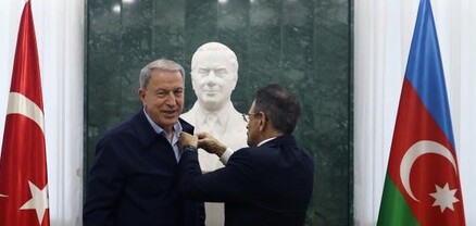 Բաքվում պարգևատրել են Թուրքիայի պաշտպանության նախարարին