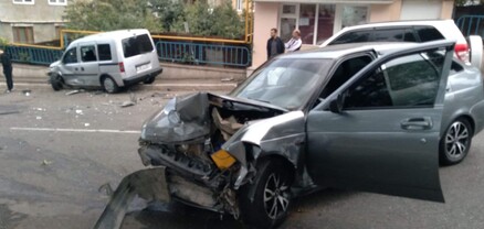 Ստեփանակերտում մեքենաներ են բախվել