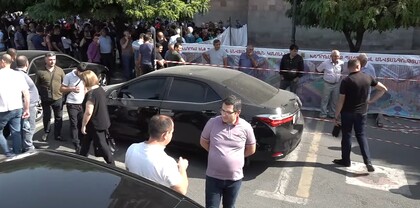 Փեթակն այսօրվանից չի գործում. առևտրականների ակցիան՝ կառավարության մոտ. ՈւՂԻՂ