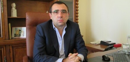 Հիվանդանոցի տնօրենը գովազդում է Սամվել Ալեքսանյանի դեղատնում ակցիայով վաճառվող միջադիրները