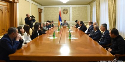 Նախագահ Հարությունյանն ընդունել է ԱՀ փաստաբանական պալատի անդամներին