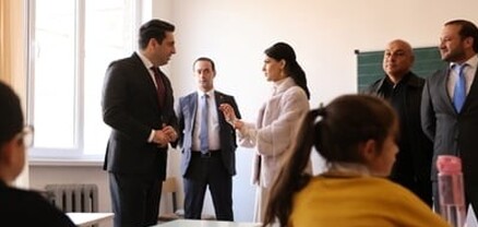 ՀՀ ԱԺ նախագահ Ալեն Սիմոնյանն այցելել է Հենրիկ Խաչատրյանի անվան դպրոց, որն անմխիթար վիճակում է