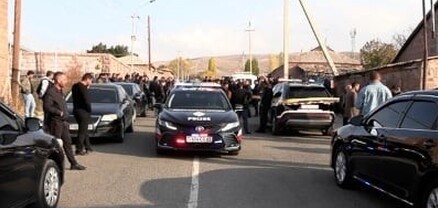 Պեմզաշենցի 31-ամյա կնոջ եւ նրա երեխաների սպանության մեջ մեղադրվող Վրույր Բարսեղյանը կալանավորվեց
