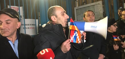 Եթե պատրաստվում եք Ամանորի, մտածեք, որ Արցախում 120 հազար մարդ կարող է նույնիսկ Ամանորը չտեսնել․ Արտակ Բեգլարյան