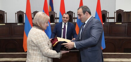 Սեդա Սաֆարյանը և Հովակիմ Հովակիմյանը ներկայացվել են ՍԴ դատավորներին. նրանց տրվել են դատավորի պատմուճաններ