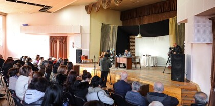 Որպես հայր շատ լավ եմ հասկանում ձեր ապրումները. Ռուբեն Վարդանյանը հանդիպել է ծնողների հետ, որոնց երեխաները շրջափակման հետևանքով մնացել են Հայաստանում