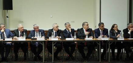 «Կխնդրեմ՝ հիվանդներն այստեղ ելույթ չունենան». Վաղարշակ Հարությունյանը սաստել է Վլադիմիր Կարապետյանին. Հրապարակ