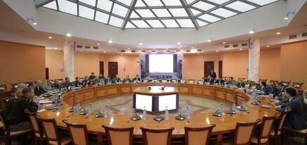 ՊՆ-ում ընդունել են Հայաստանում հավատարմագրված դեսպանությունների ռազմական կցորդներին