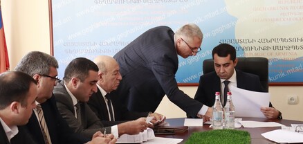 Գեղարքունիքի մարզպետարանում քննարկվել է հրետակոծությունից տուժած բնակավայրերում նորոգման աշխատանքների ընթացքը