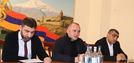 Արարատի մարզպետը խորհրդակցություն է անցկացրել դպրոցների տնօրենների մասնակցությամբ