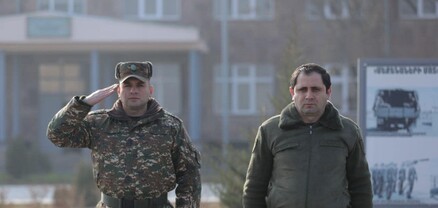 Սուրեն Պապիկյանը ԶՈւ ԳՇ պետի և Արմավիրի մարզպետի հետ այցելել է ՊՆ ուսումնական կենտրոն