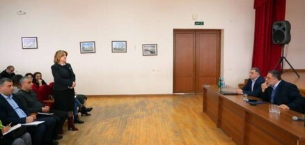 Արցախի պետնախարարը խորհրդակցություն է անցկացրել Ստեփանակերտի քաղաքապետարանի անձնակազմի հետ